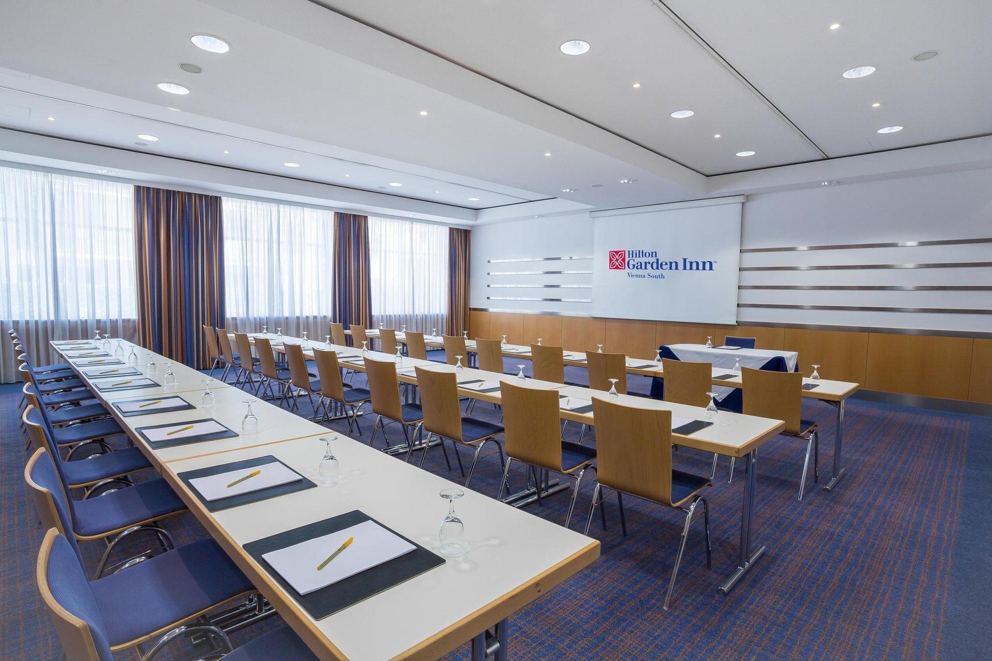 Hilton Garden Inn Vienna South Екстериор снимка