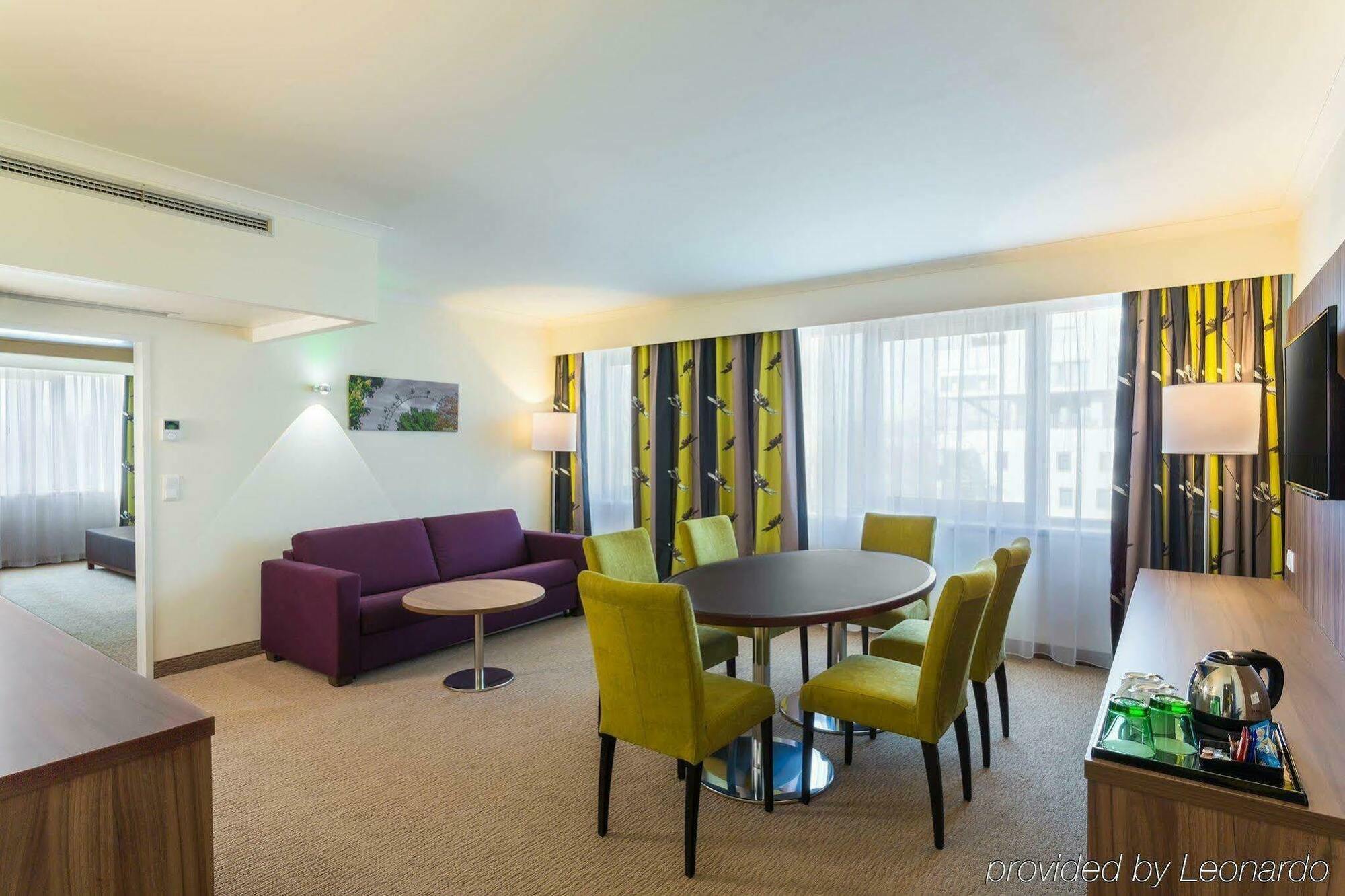 Hilton Garden Inn Vienna South Екстериор снимка