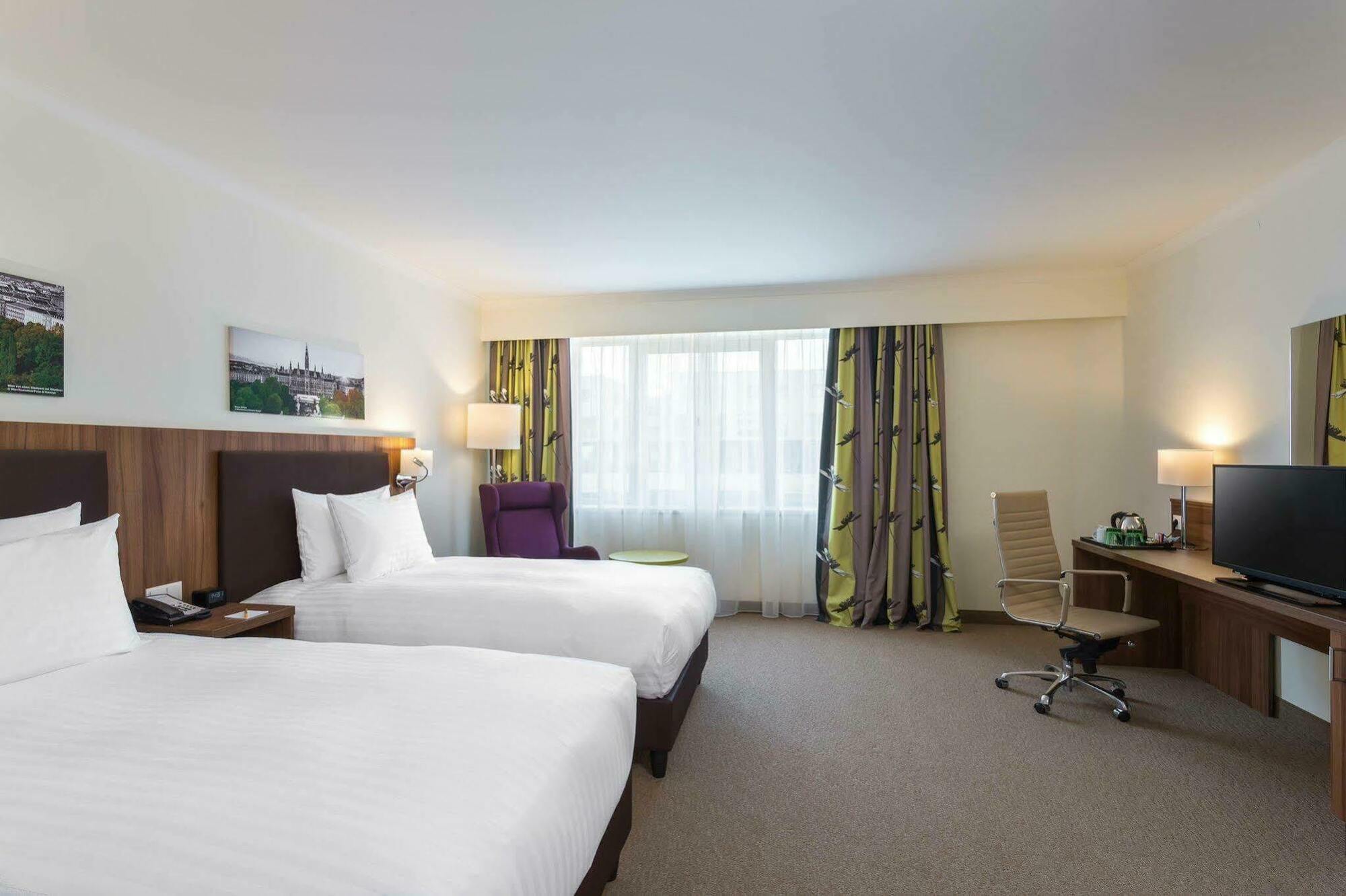 Hilton Garden Inn Vienna South Стая снимка