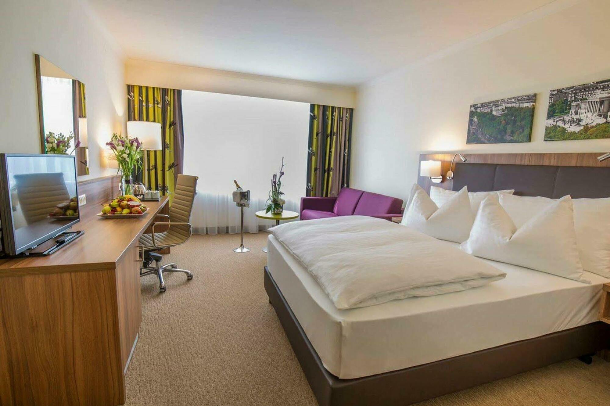 Hilton Garden Inn Vienna South Екстериор снимка